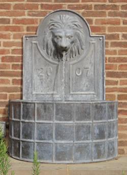 Bespoke Ribbed Lion Spout